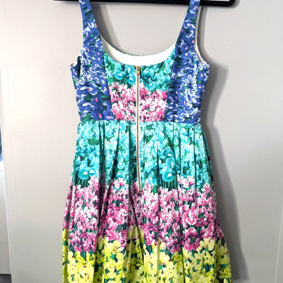 ABS floral mini dress. - Picture 4 of 5